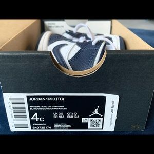 Jordan’s toddler blue & white size 4C like new